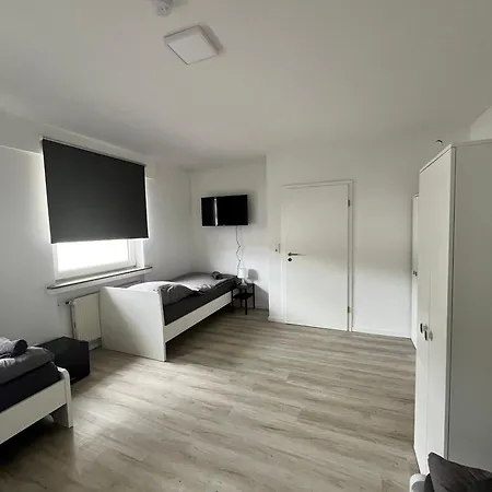 Fuer Monteure Einzelzimmer, Doppelzimmer In *